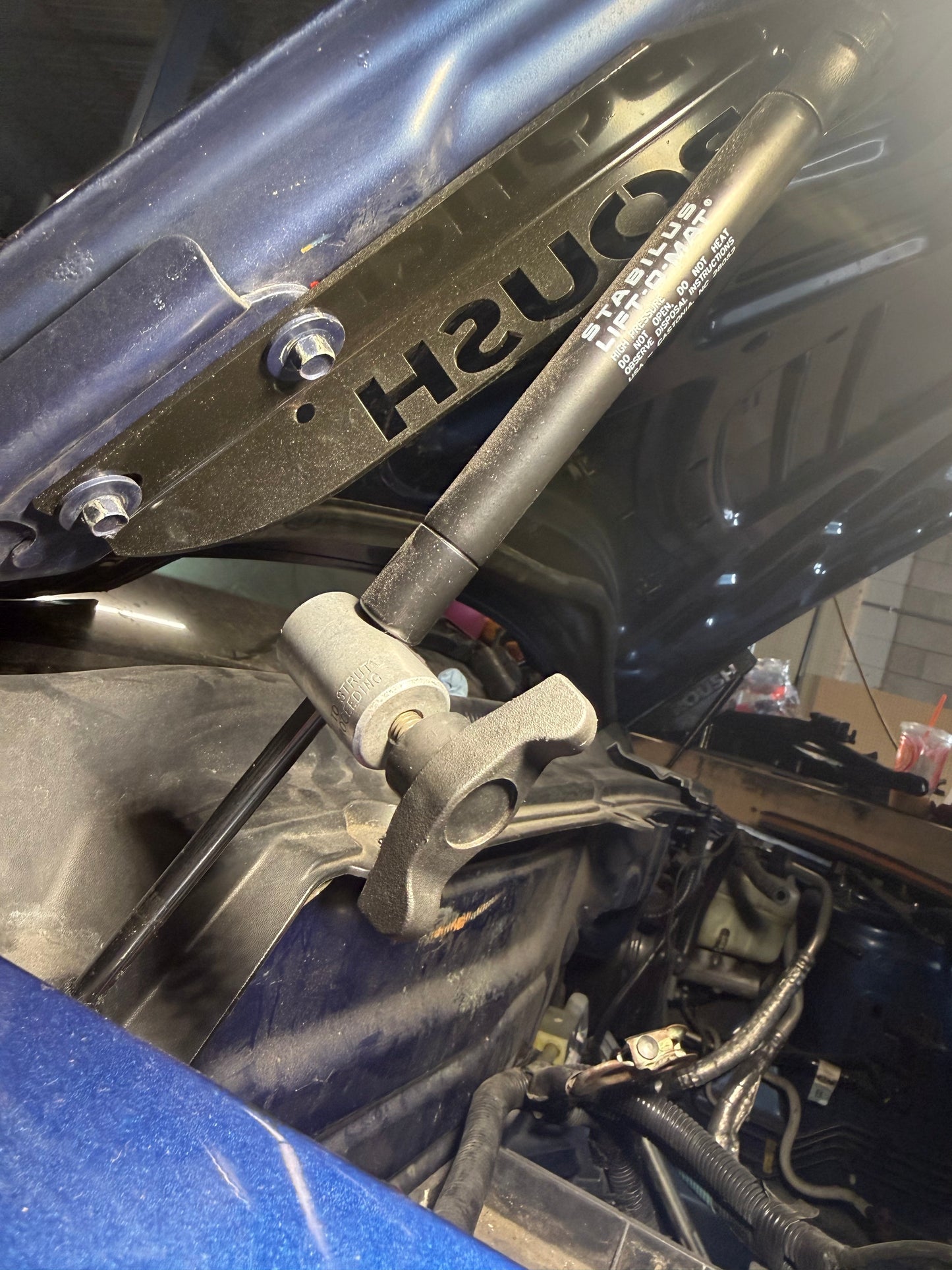 Hood Strut Clamp/Retainer